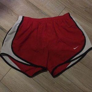 WOMENS NIKE TEMPO SHORT